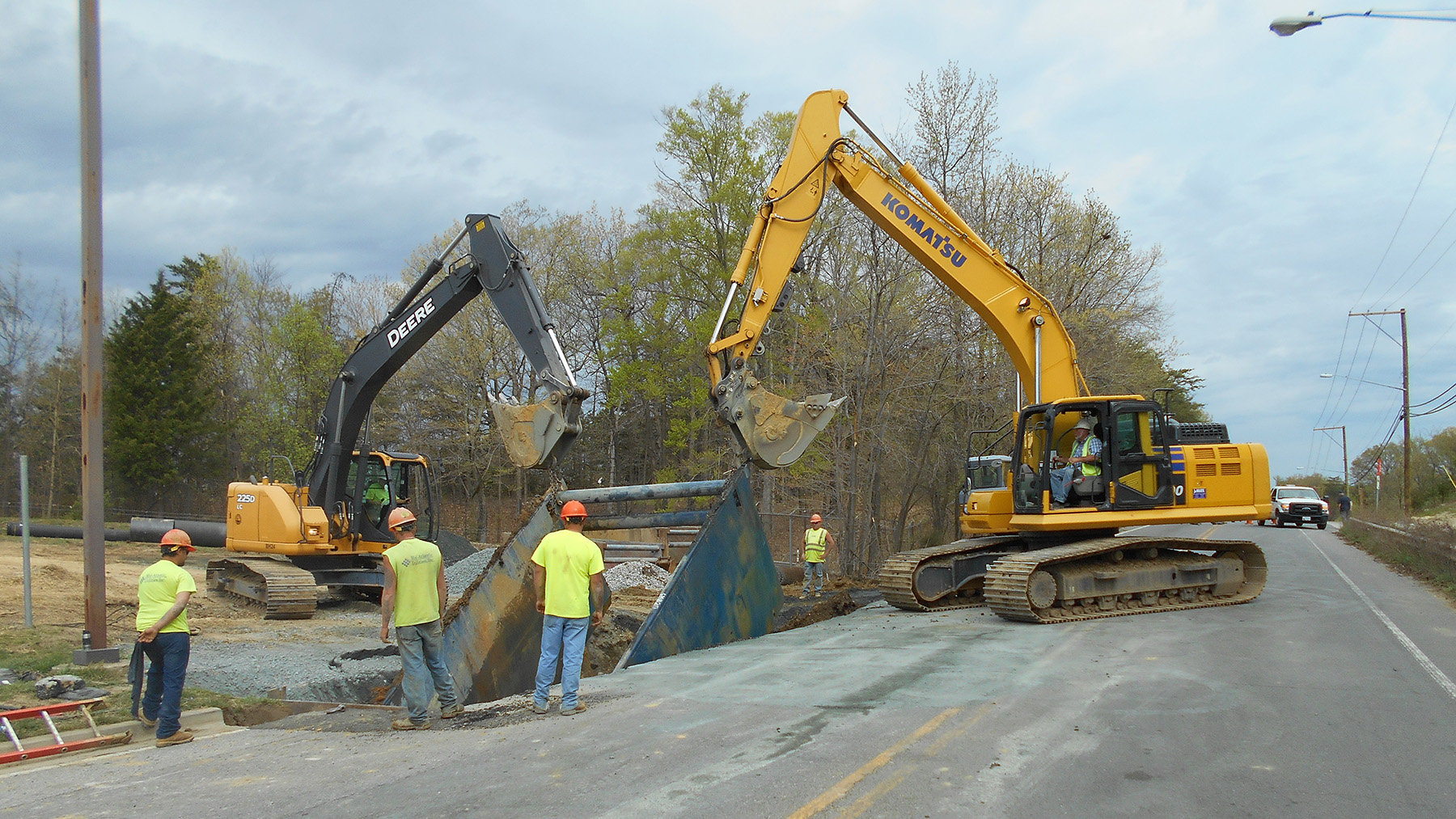 2 excavators